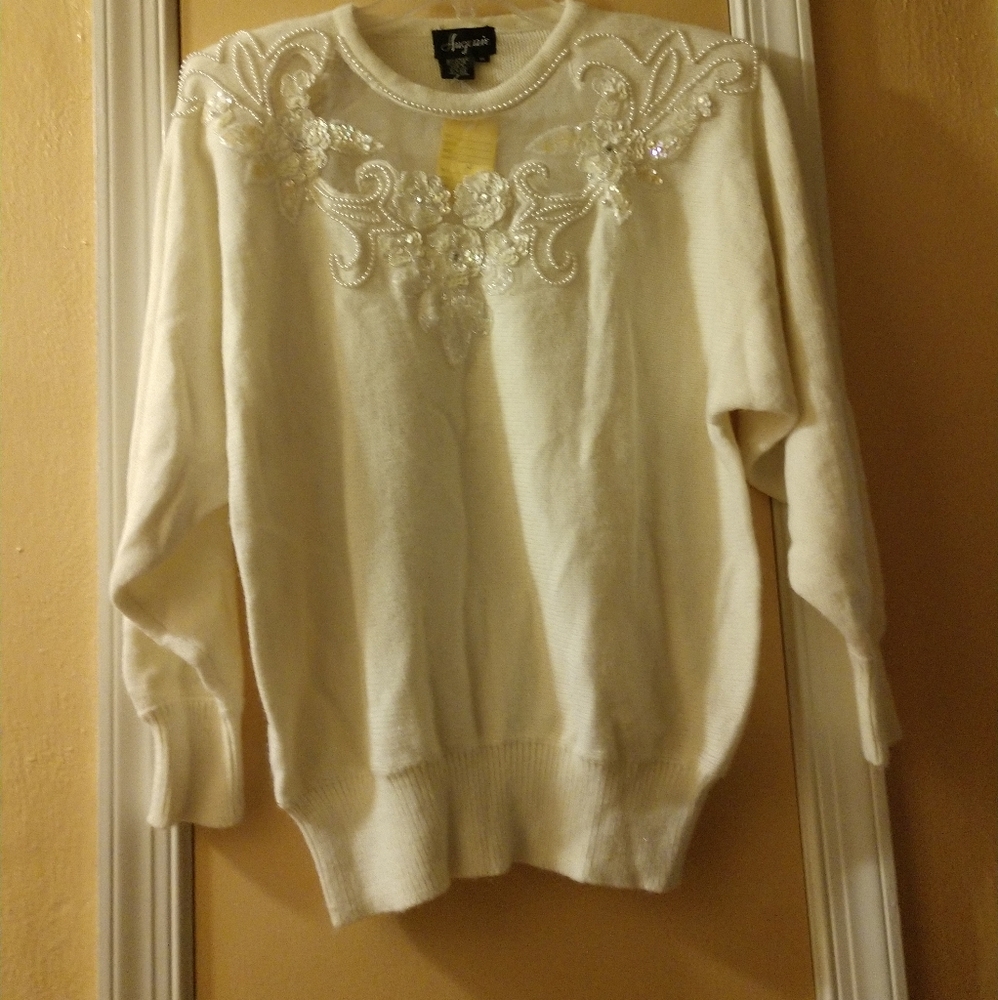 ANGENIE Woman Sweater